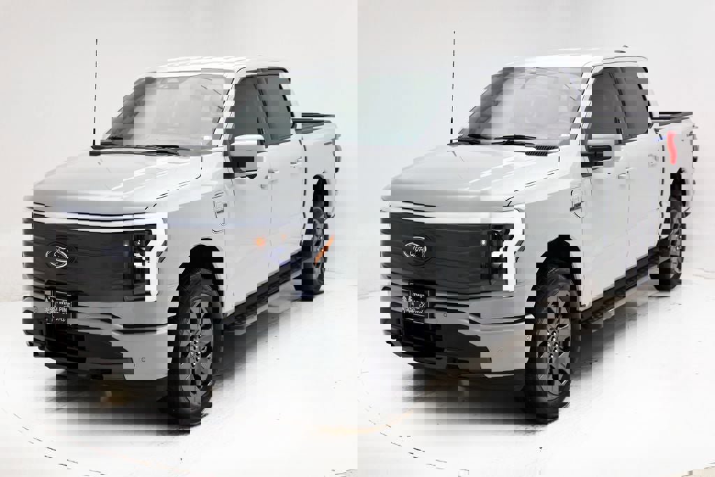 Used 2023 Ford F150 Lightning Lariat w/ Max Trailer Tow Package image 2