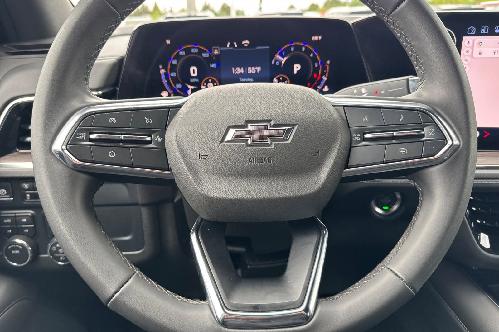 Used 2025 Chevrolet Suburban Z71 AWD/4WD image 35