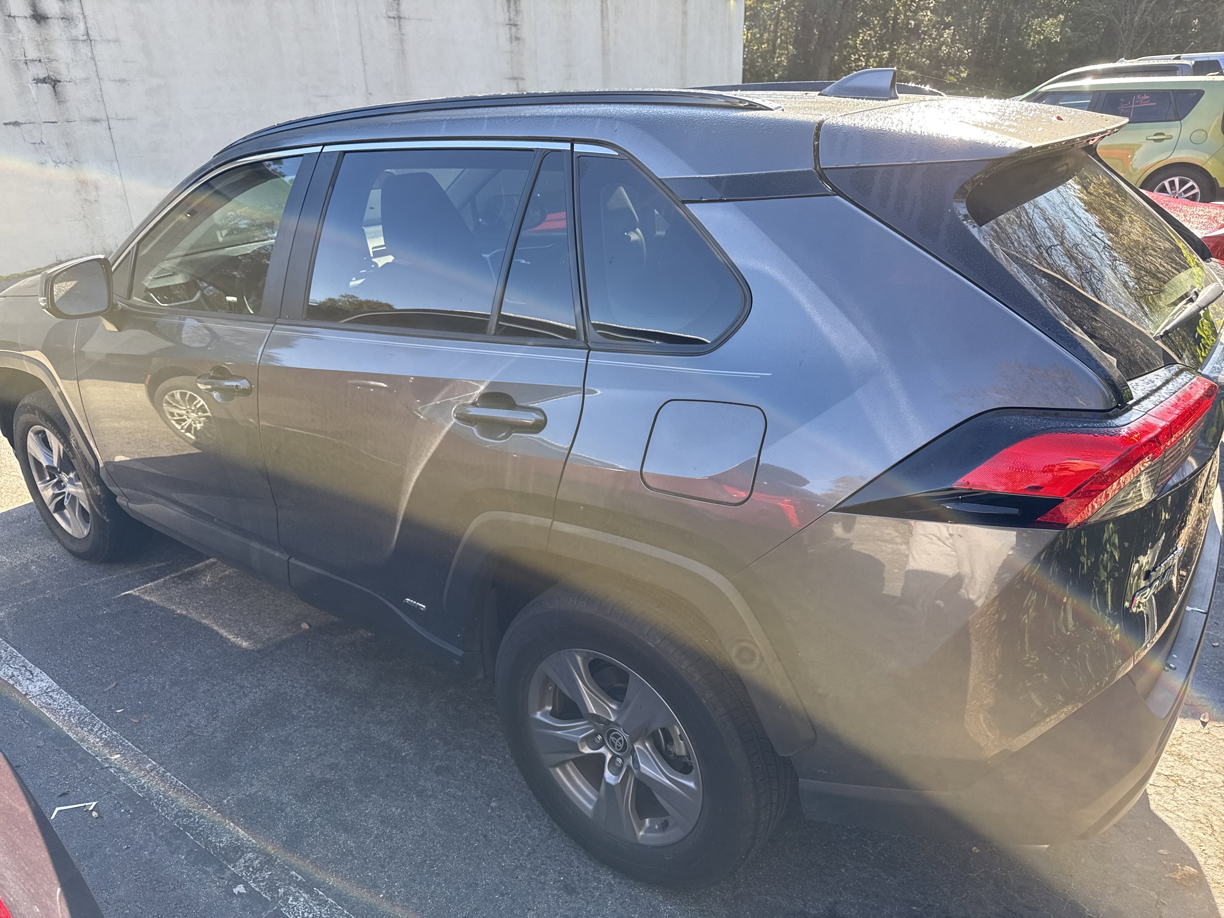 Used 2022 Toyota RAV4 XLE image 4