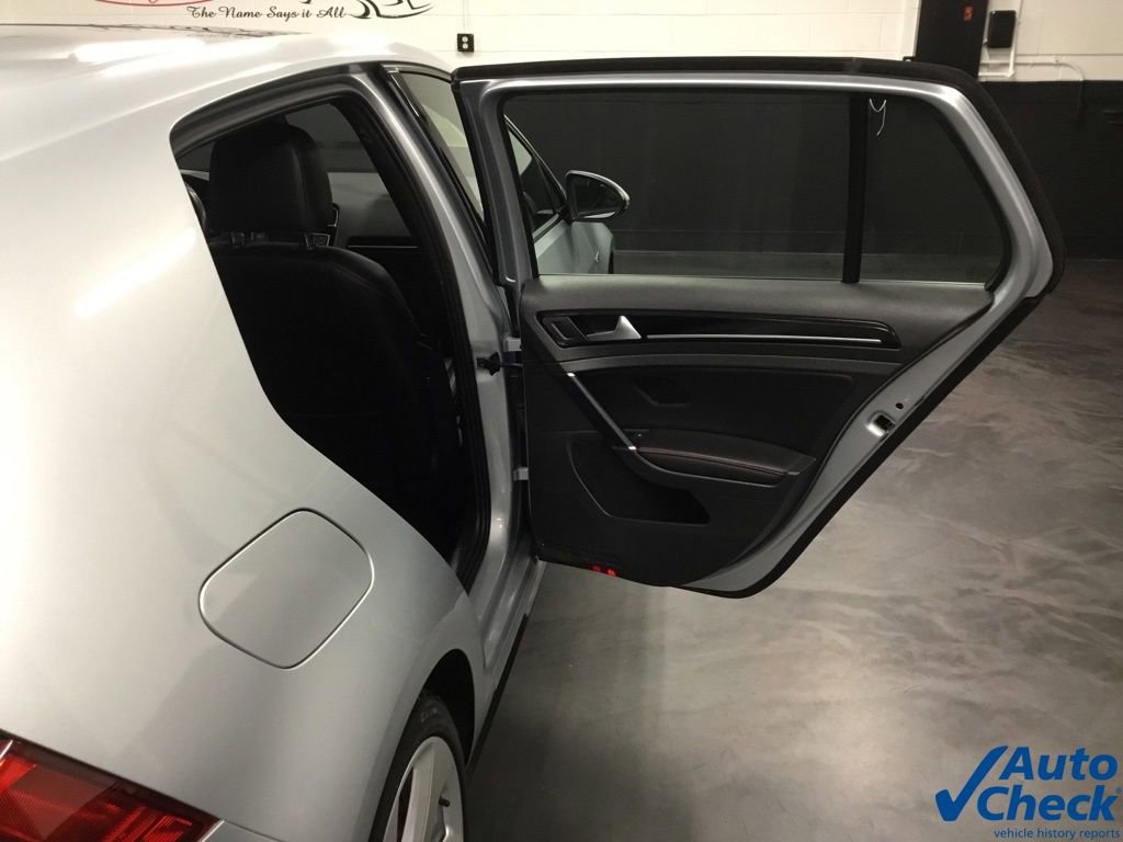 Used 2017 Volkswagen GTI SE image 33