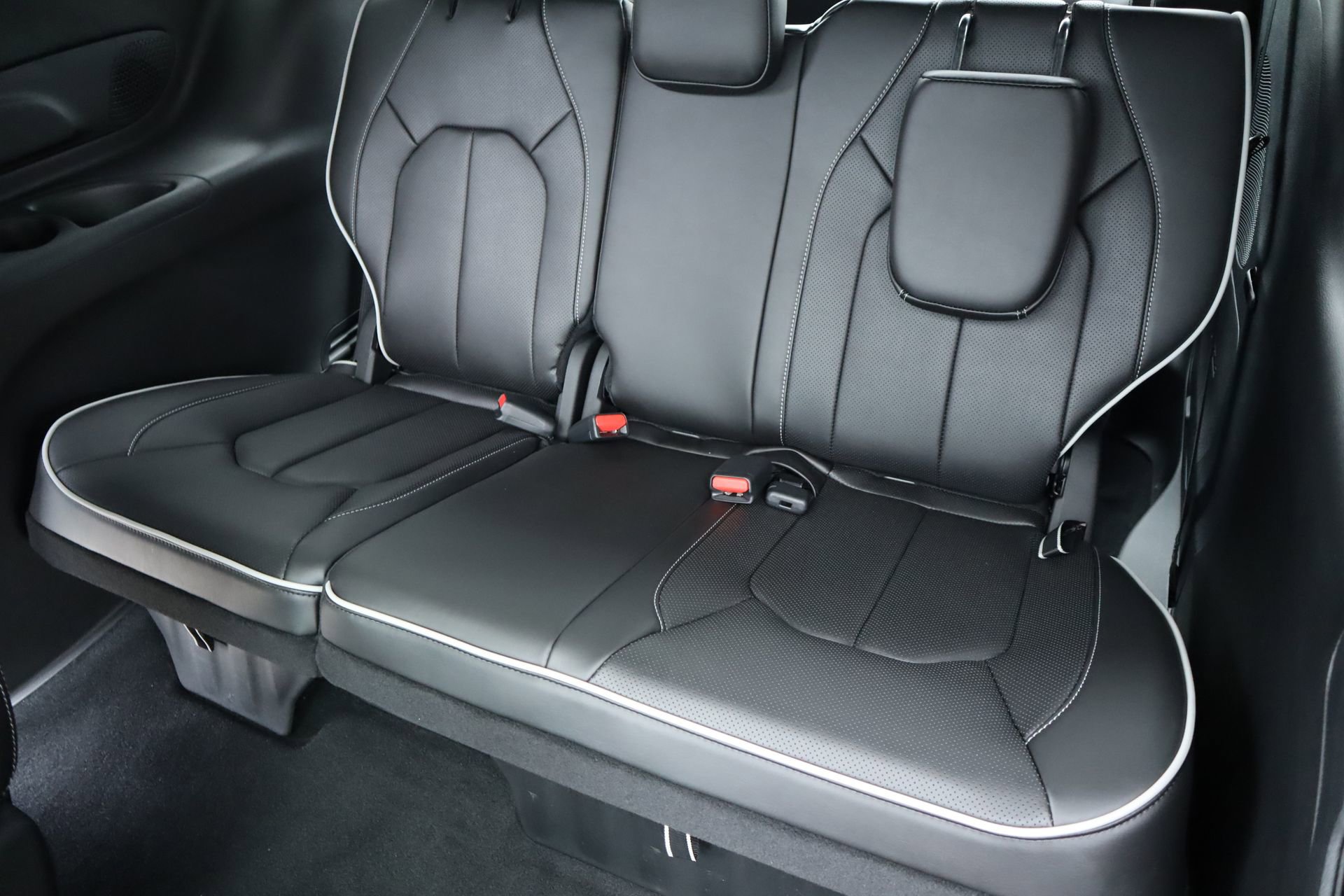 New 2026 Chrysler Pacifica Limited w/ Uconnect Theater Family Group FWD image 14
