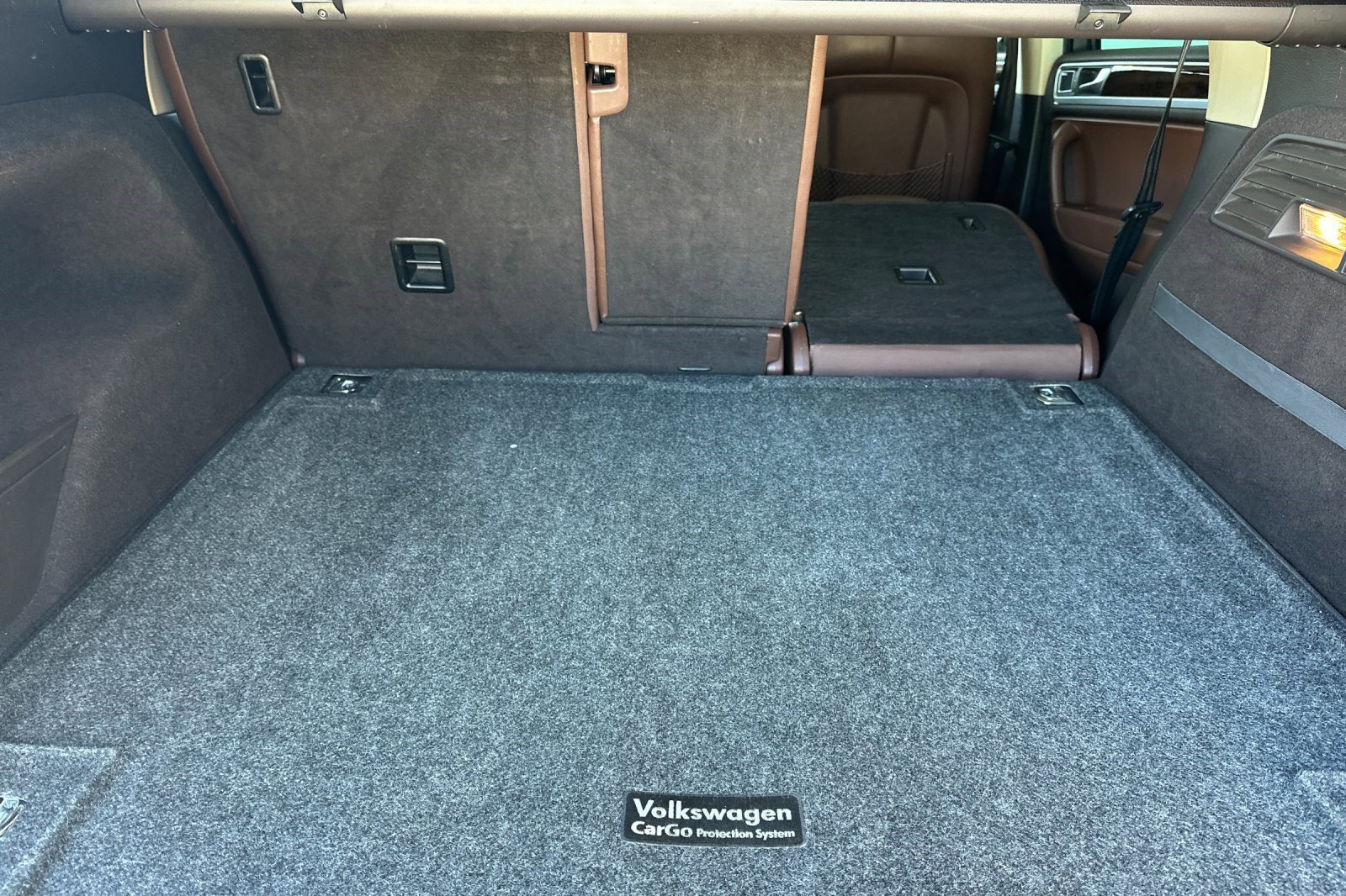 Used 2013 Volkswagen Touareg Executive AWD/4WD image 32