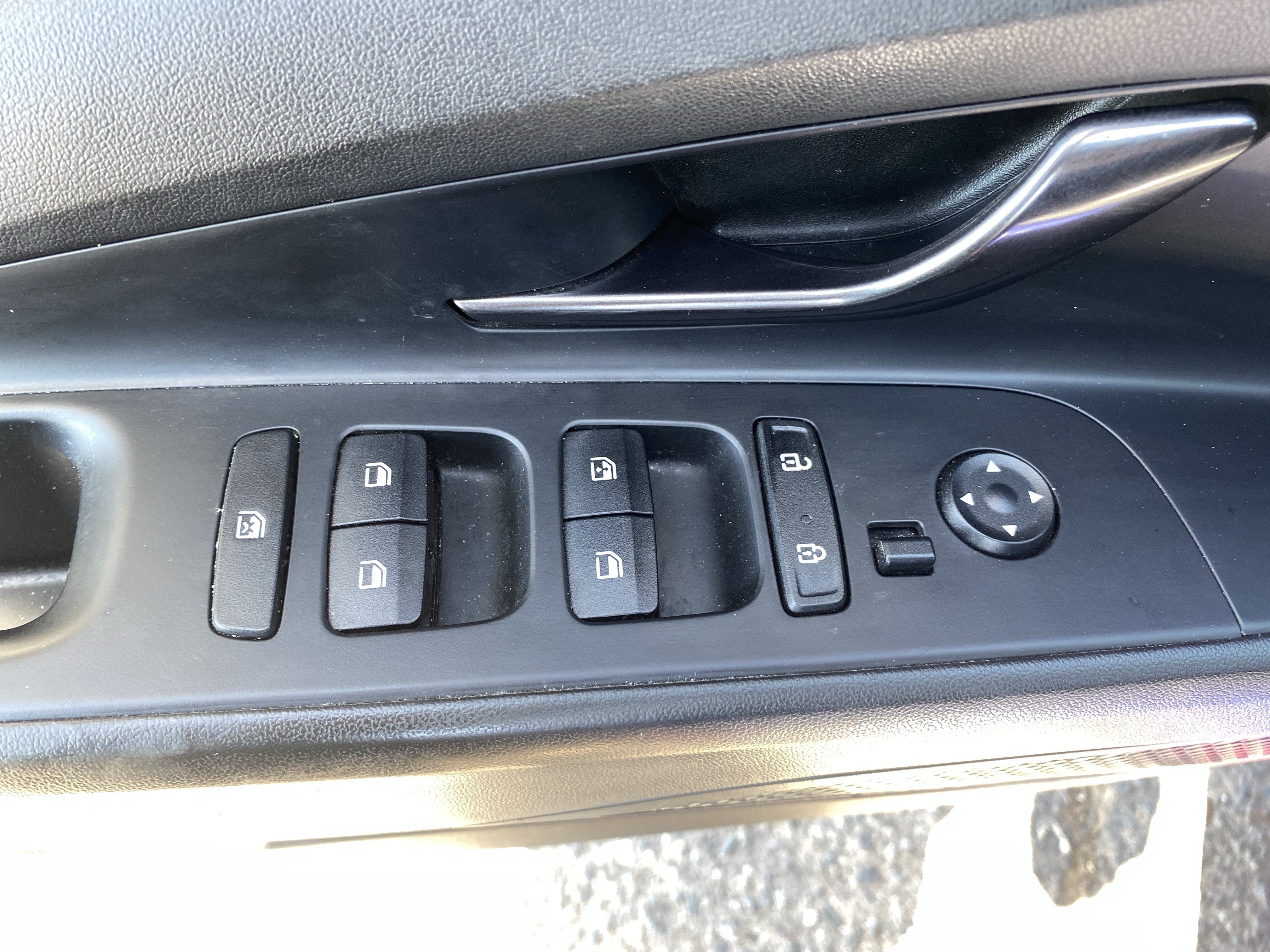 Used 2022 Hyundai Elantra N FWD image 19