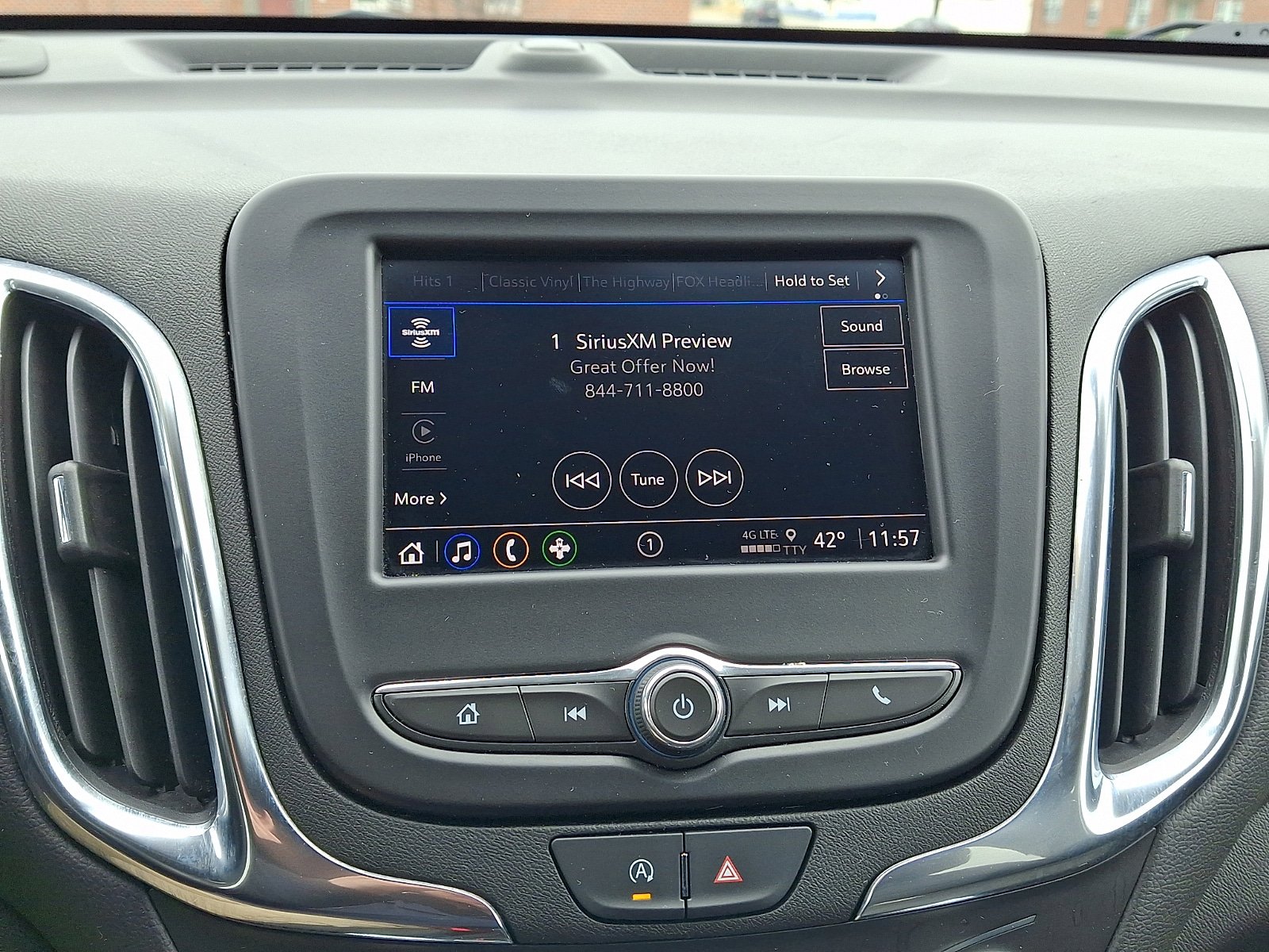 Used 2024 Chevrolet Equinox LT FWD image 16