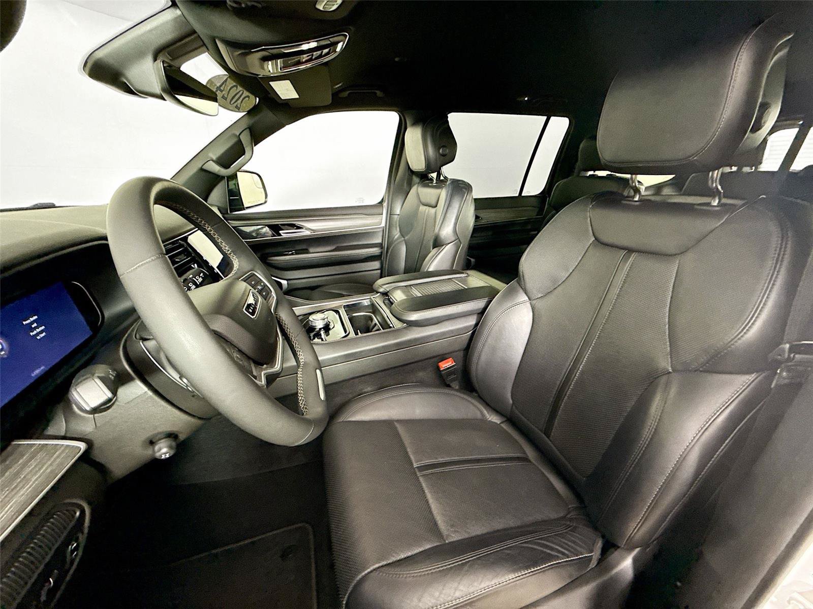 Used 2024 Jeep Wagoneer Series II AWD/4WD image 5