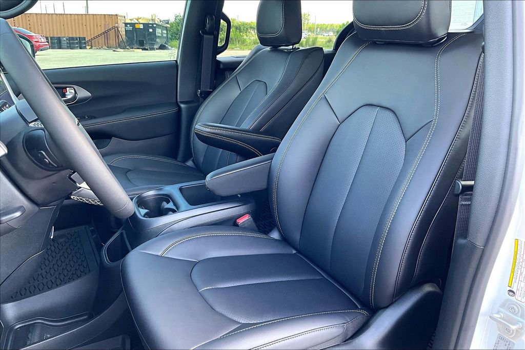 New 2025 Chrysler Voyager LX FWD image 8