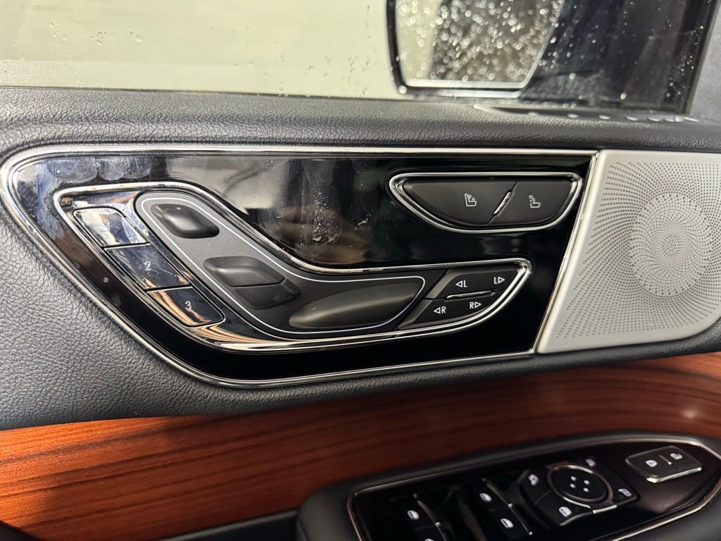 Certified 2023 Lincoln Navigator L Reserve w/ Equipment Group 201A AWD/4WD image 18
