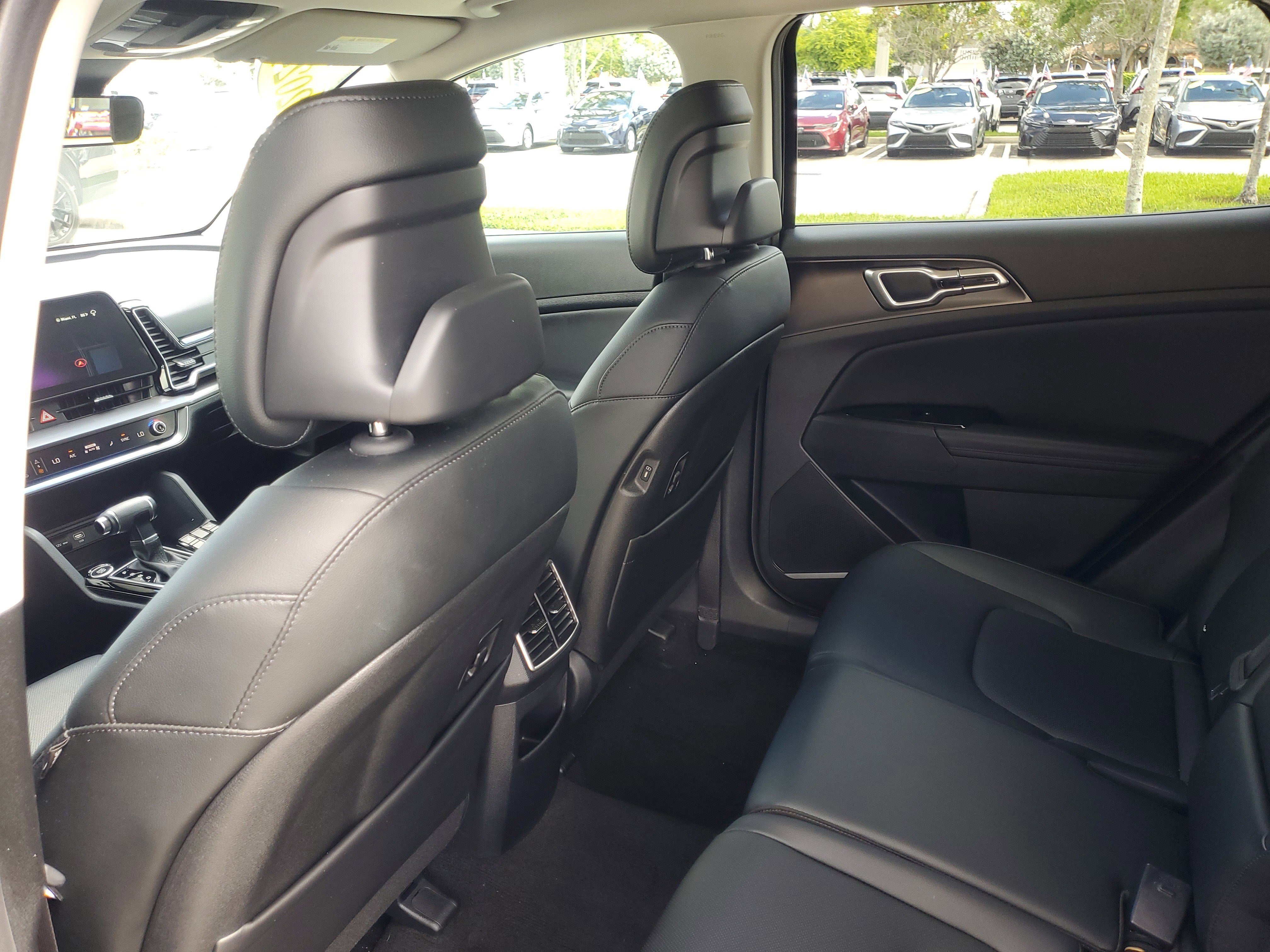 Used 2024 Kia Sportage EX image 12