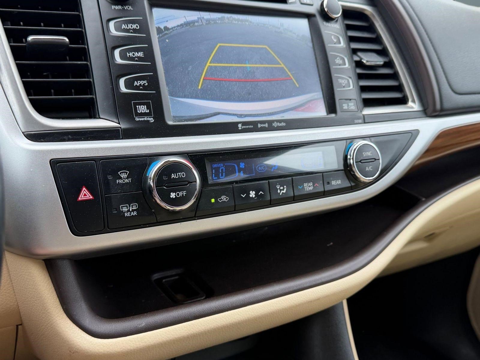 Used 2018 Toyota Highlander Limited AWD/4WD image 30