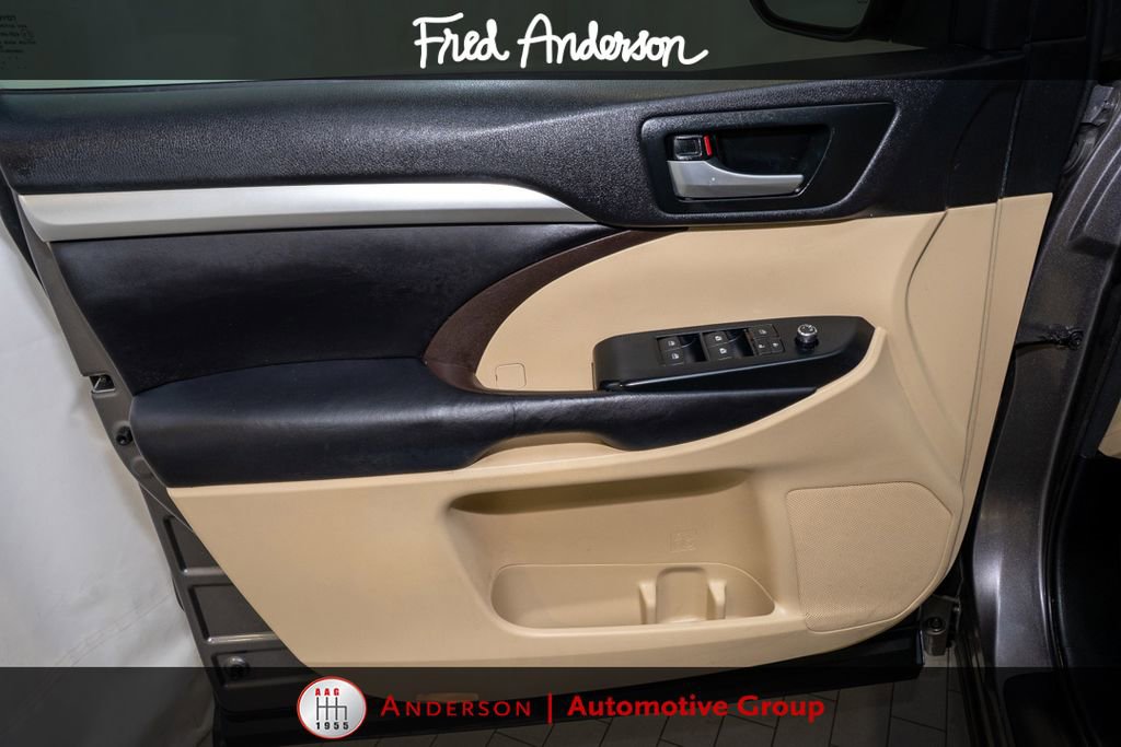 Used 2016 Toyota Highlander XLE FWD image 14