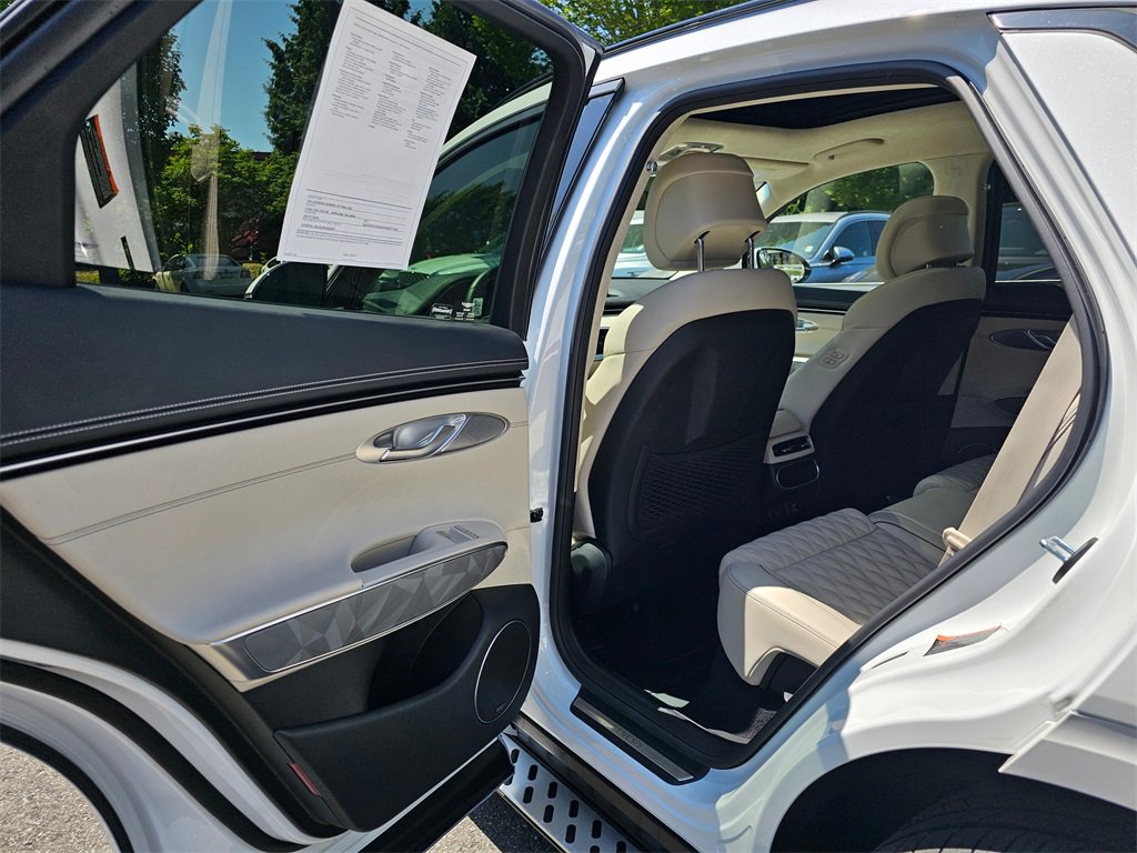 Used 2025 Genesis GV70 3.5T Sport w/ Sport Advanced Package image 17