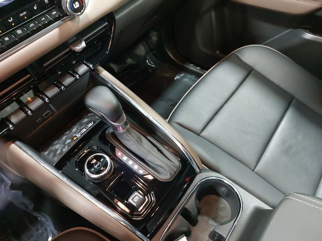 Used 2024 GMC Canyon Denali image 25