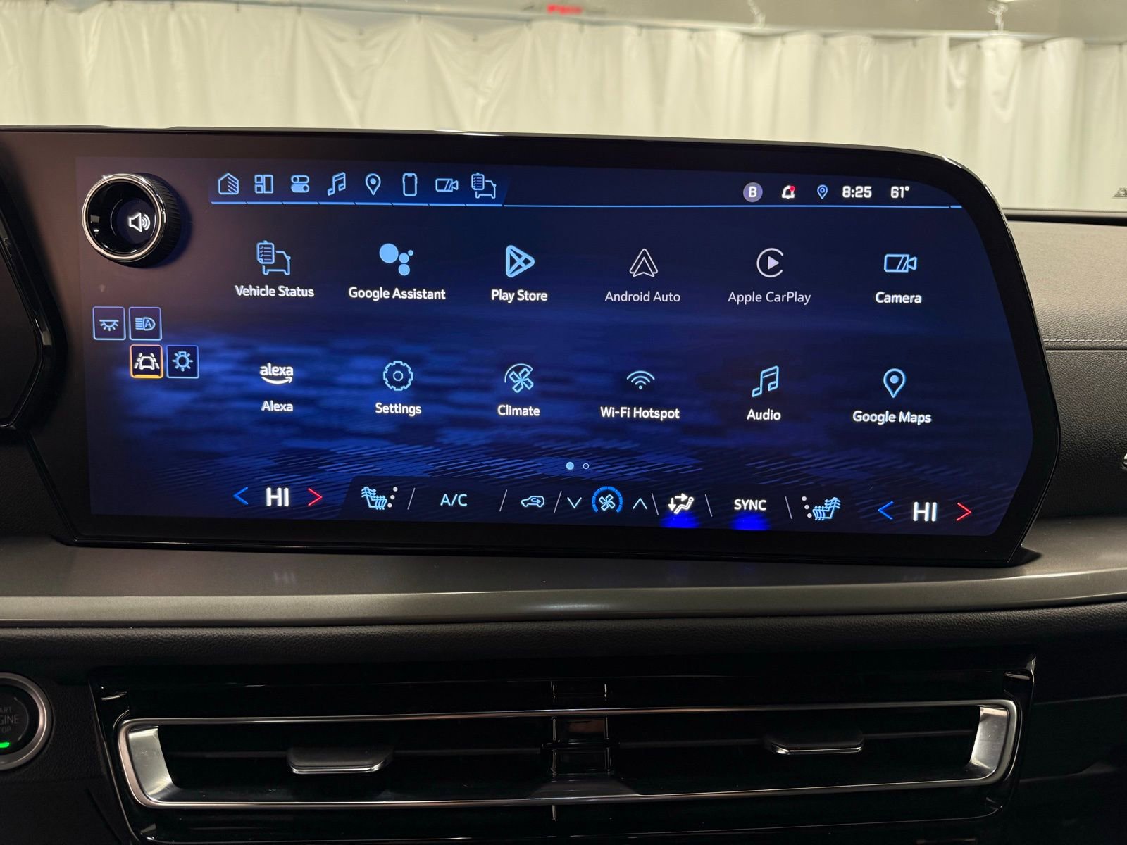 Used 2024 Chevrolet Traverse LS image 13