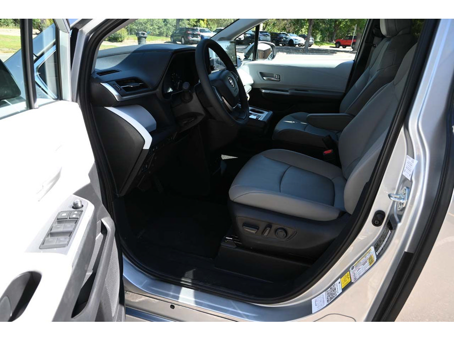 New 2025 Toyota Sienna XLE w/ XLE Plus Package AWD/4WD image 13