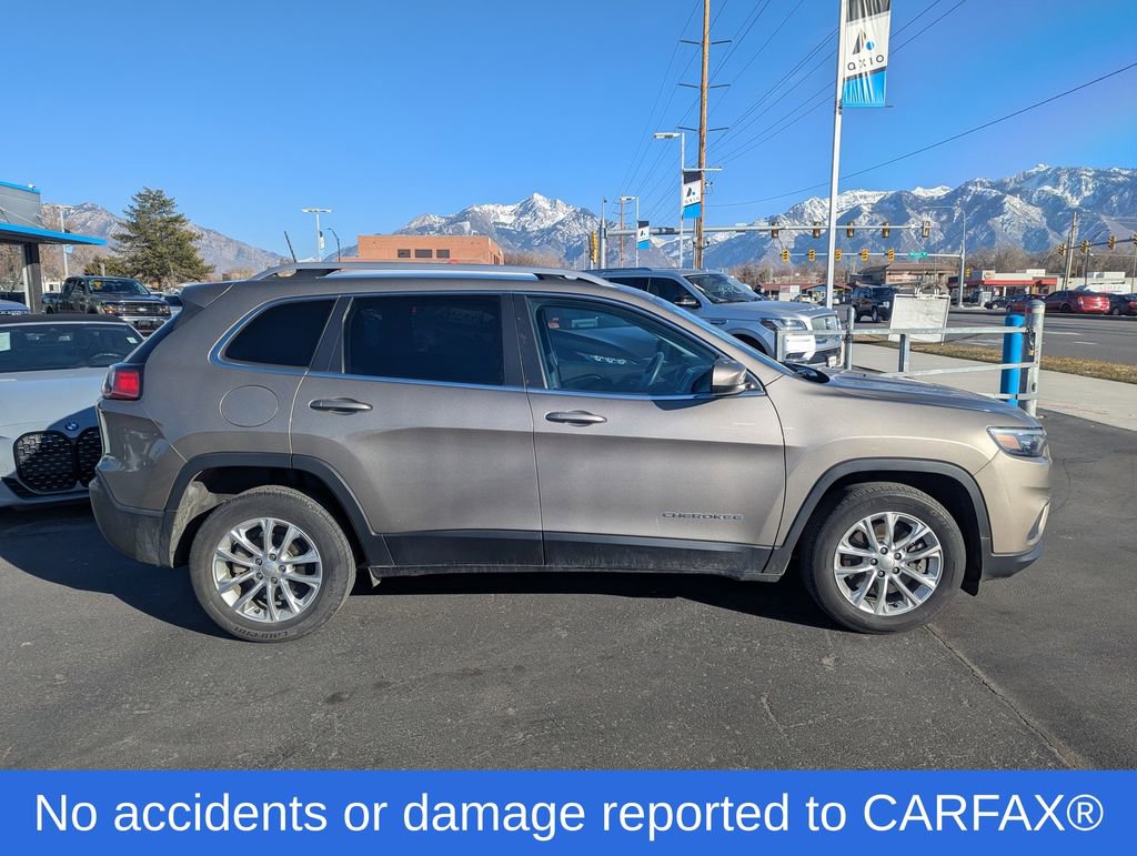 Used 2019 Jeep Cherokee Latitude w/ Popular Appearance Group FWD image 2