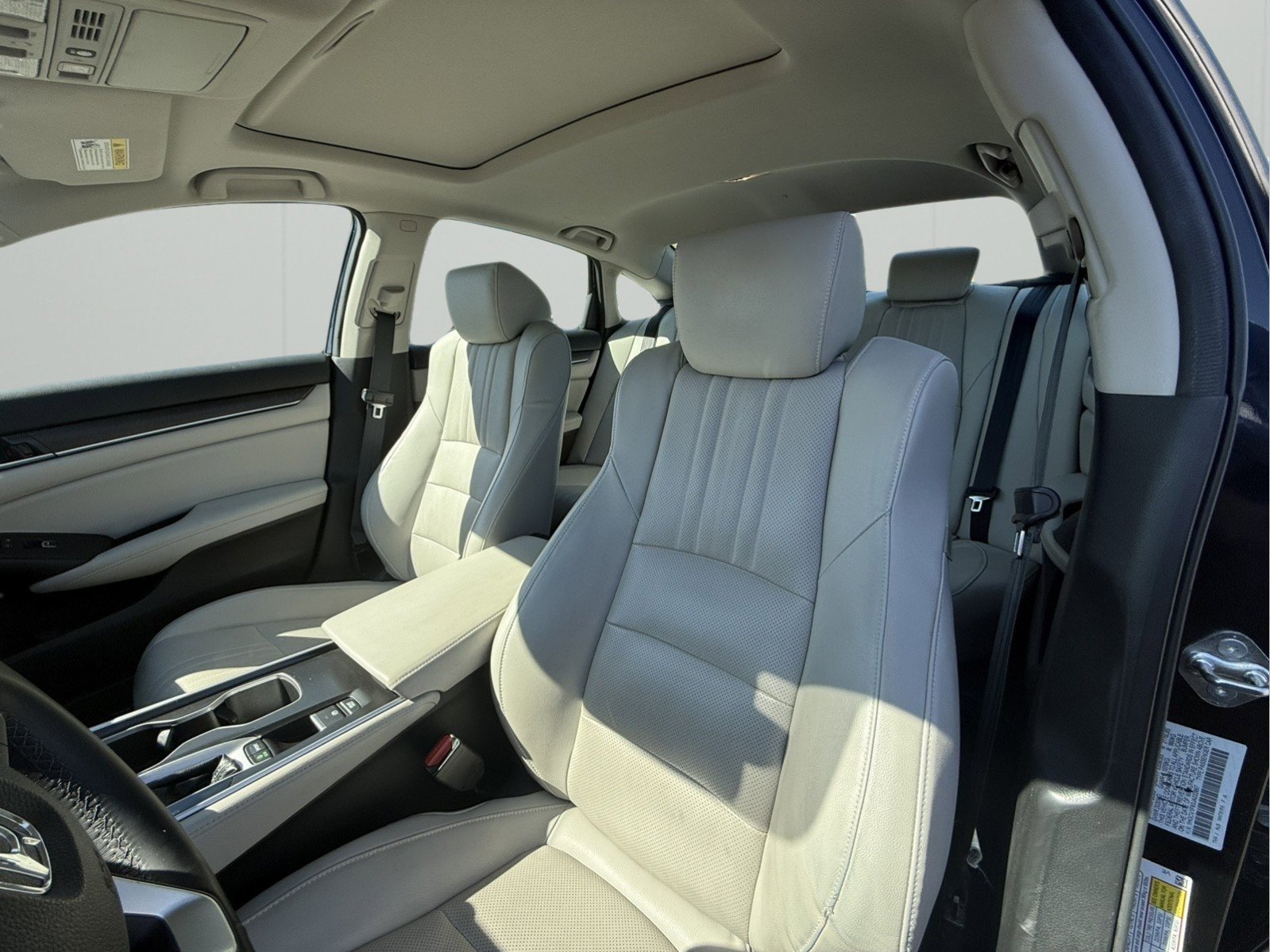 Used 2018 Honda Accord Touring image 10