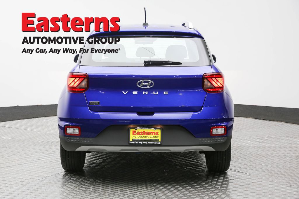 Used 2025 Hyundai Venue SEL image 6