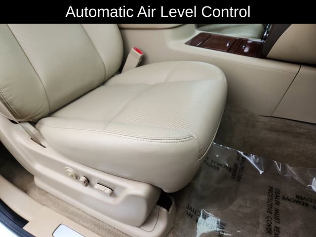 Used 2013 Chevrolet Avalanche LTZ image 23