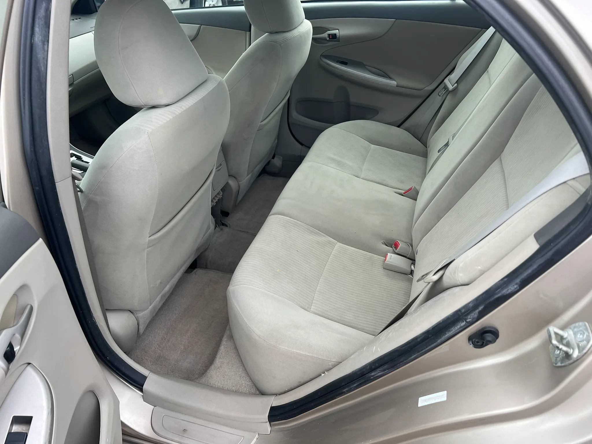 Used 2010 Toyota Corolla LE FWD image 11