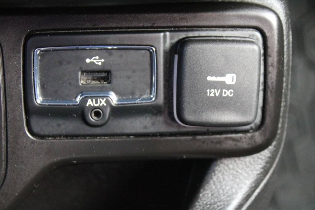 Used 2021 Jeep Renegade Latitude FWD image 36
