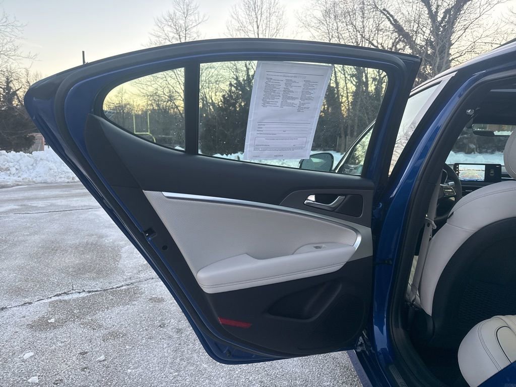 Used 2025 Genesis G70 2.5T w/ Sport Prestige Package image 24