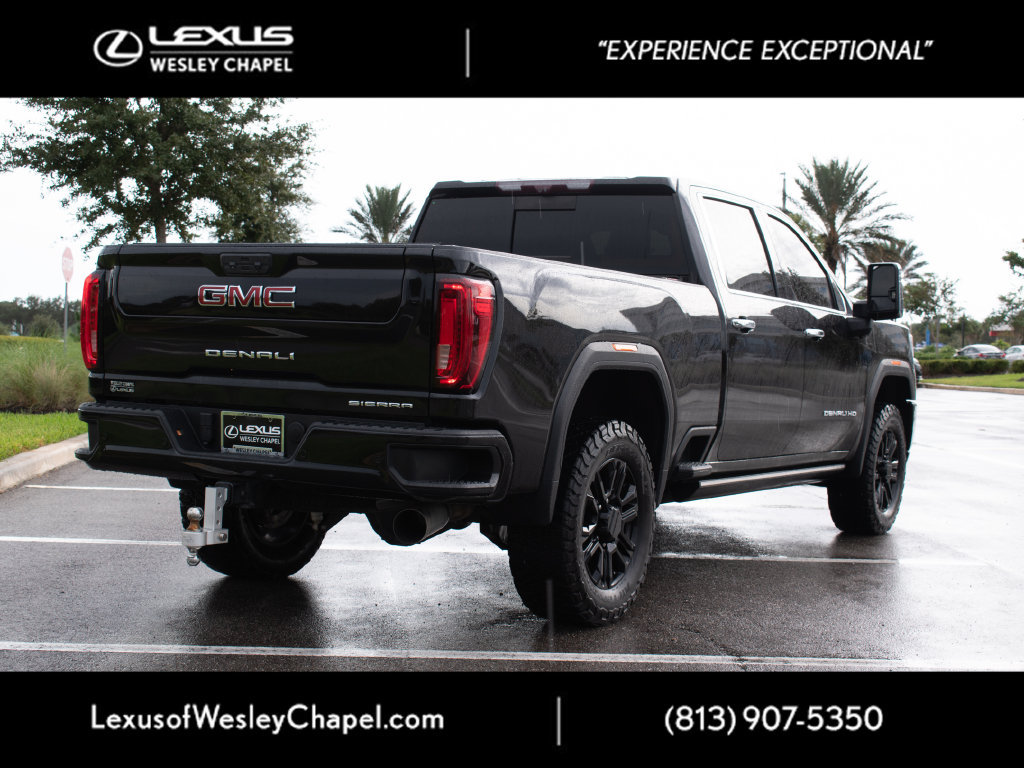 Used 2022 GMC Sierra 2500 Denali w/ Denali Black Diamond Edition AWD/4WD image 3