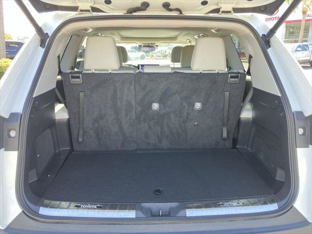 Certified 2024 Toyota Grand Highlander AWD image 33