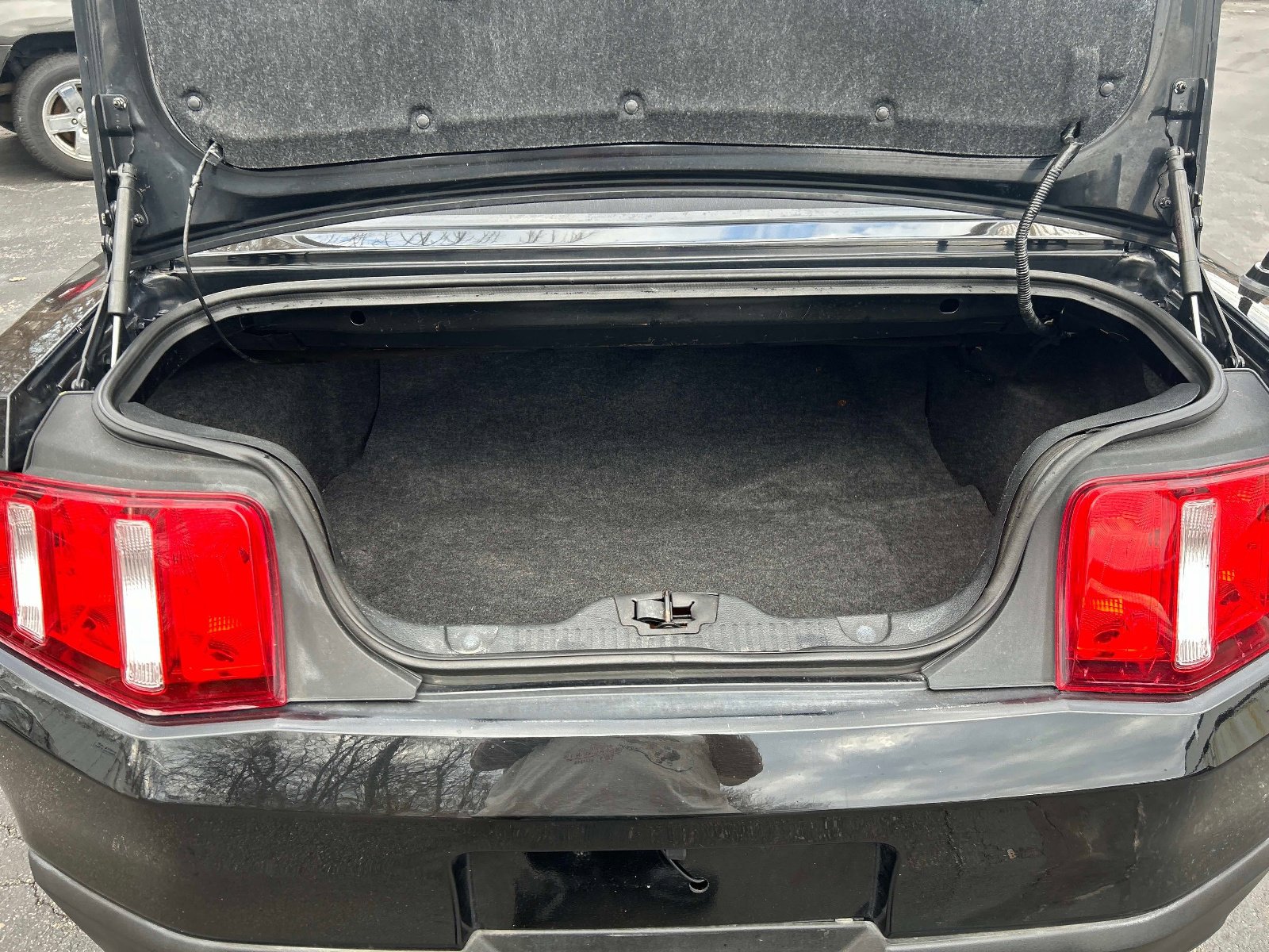 Used 2012 Ford Mustang Convertible image 11