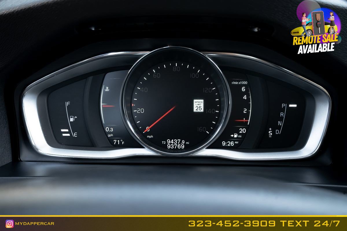 Used 2017 Volvo V60 T5 Platinum image 24