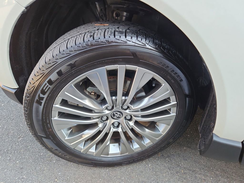 Used 2021 Toyota Venza Limited image 38