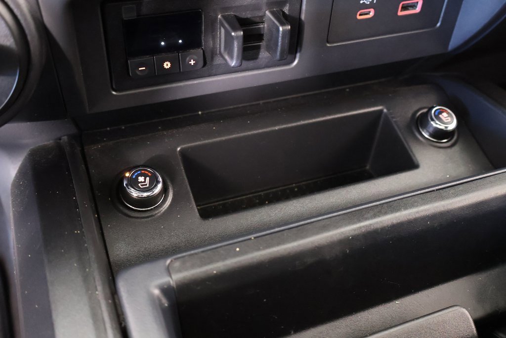 Used 2023 Nissan Titan PRO-4X w/ Pro-4x Convenience Package image 9