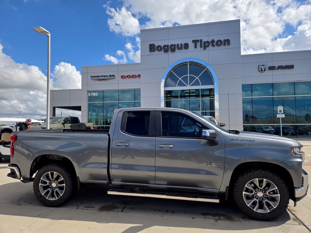 Used 2019 Chevrolet Silverado 1500 LT w/ Texas Edition RWD image 2