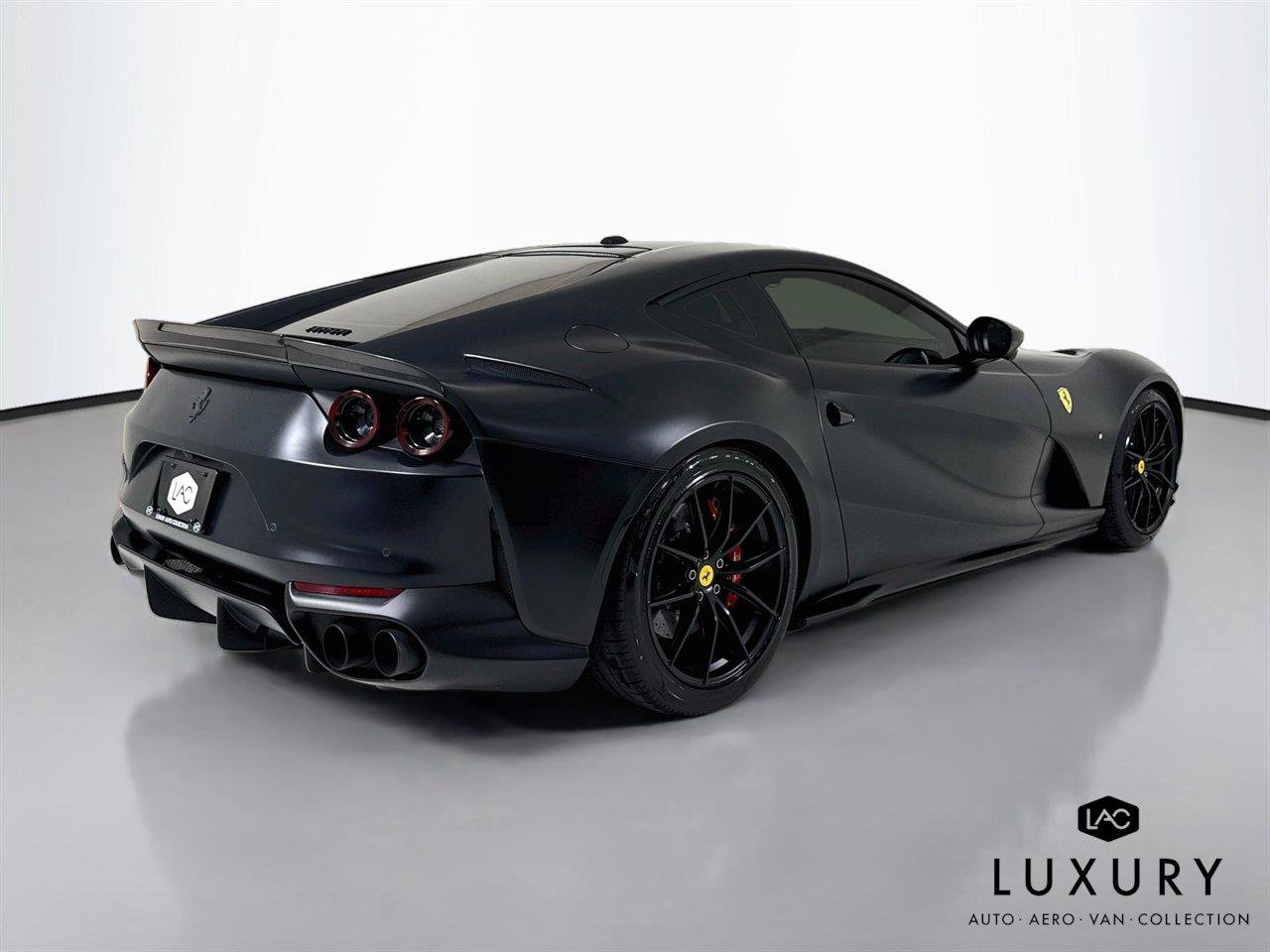 Used 2020 Ferrari 812 Superfast RWD image 5