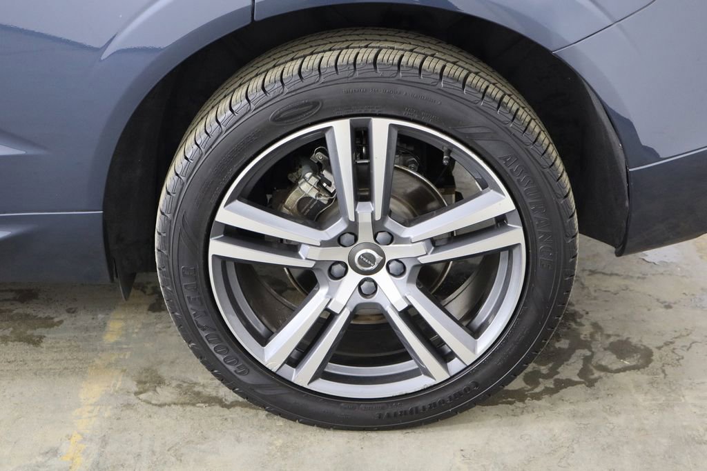 Used 2021 Volvo XC60 T5 Momentum w/ Premium Package image 46