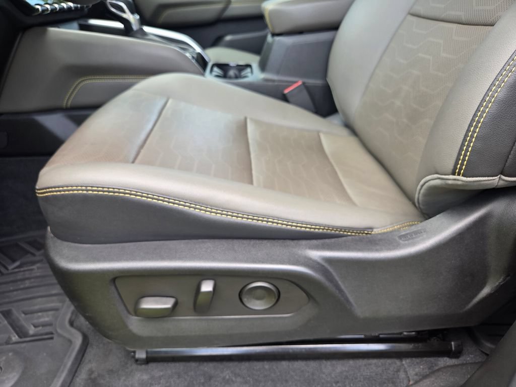 Used 2023 Chevrolet Colorado ZR2 w/ ZR2 Convenience Package III AWD/4WD image 10