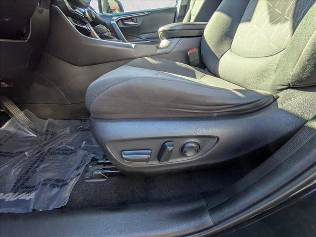 Used 2021 Toyota RAV4 XLE image 19