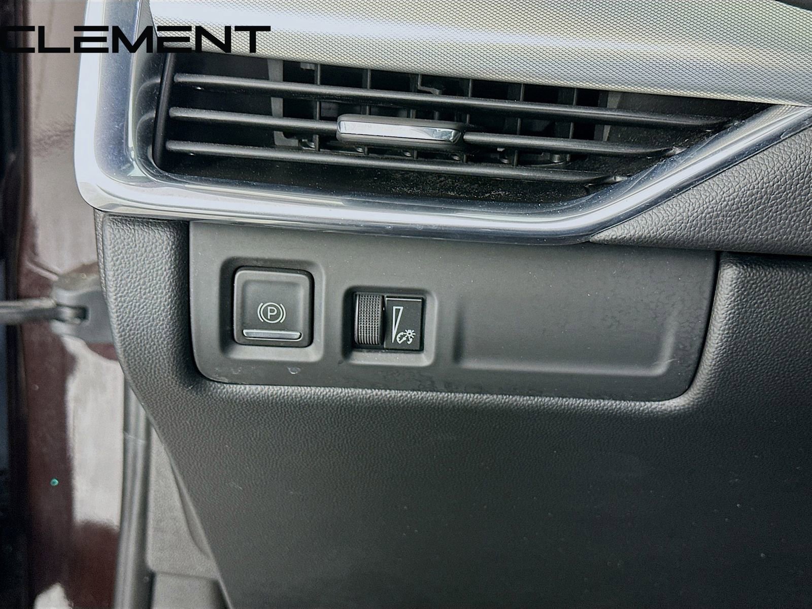 Used 2021 Cadillac XT4 Premium Luxury w/ Driver Awareness Package image 13