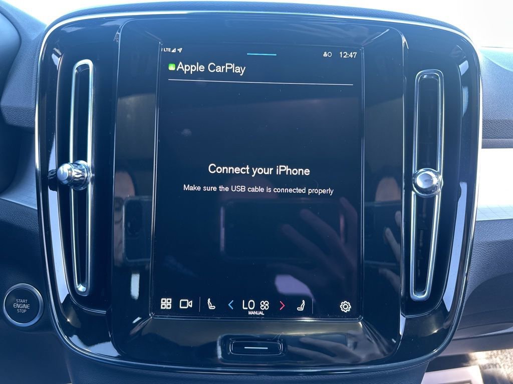 Used 2024 Volvo XC40 B5 Core image 35