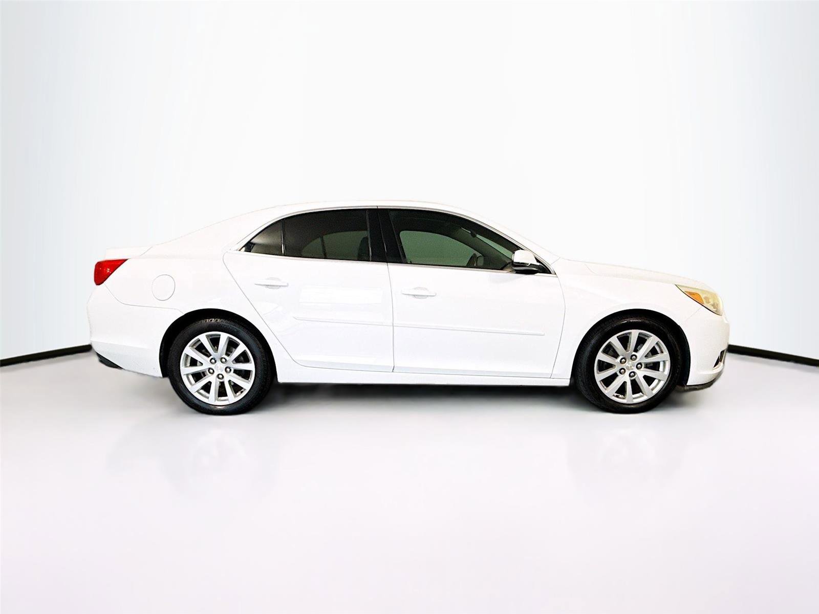 Used 2015 Chevrolet Malibu LT w/ Leather Package FWD image 17
