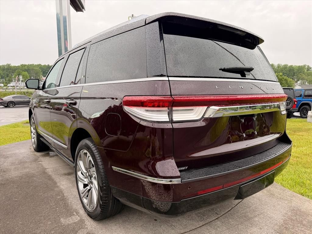 Used 2024 Lincoln Navigator Reserve w/ Equipment Group 201A AWD/4WD image 9