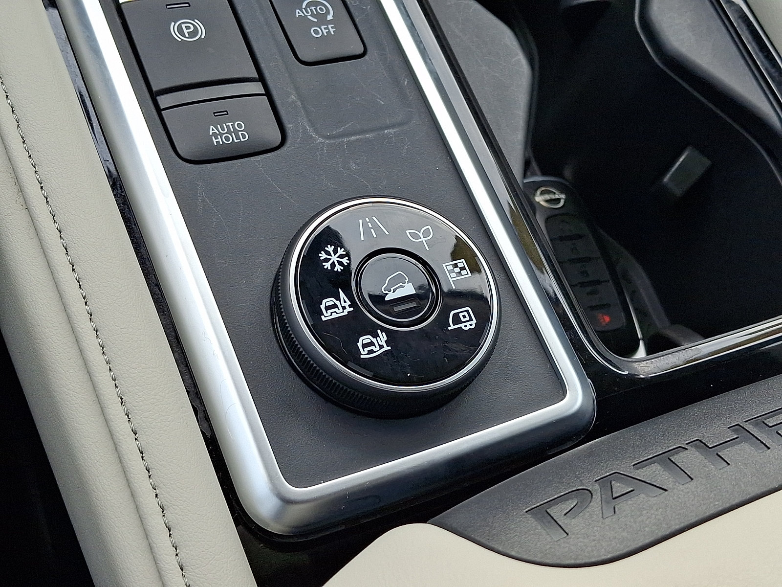 Certified 2025 Nissan Pathfinder SL AWD/4WD image 26