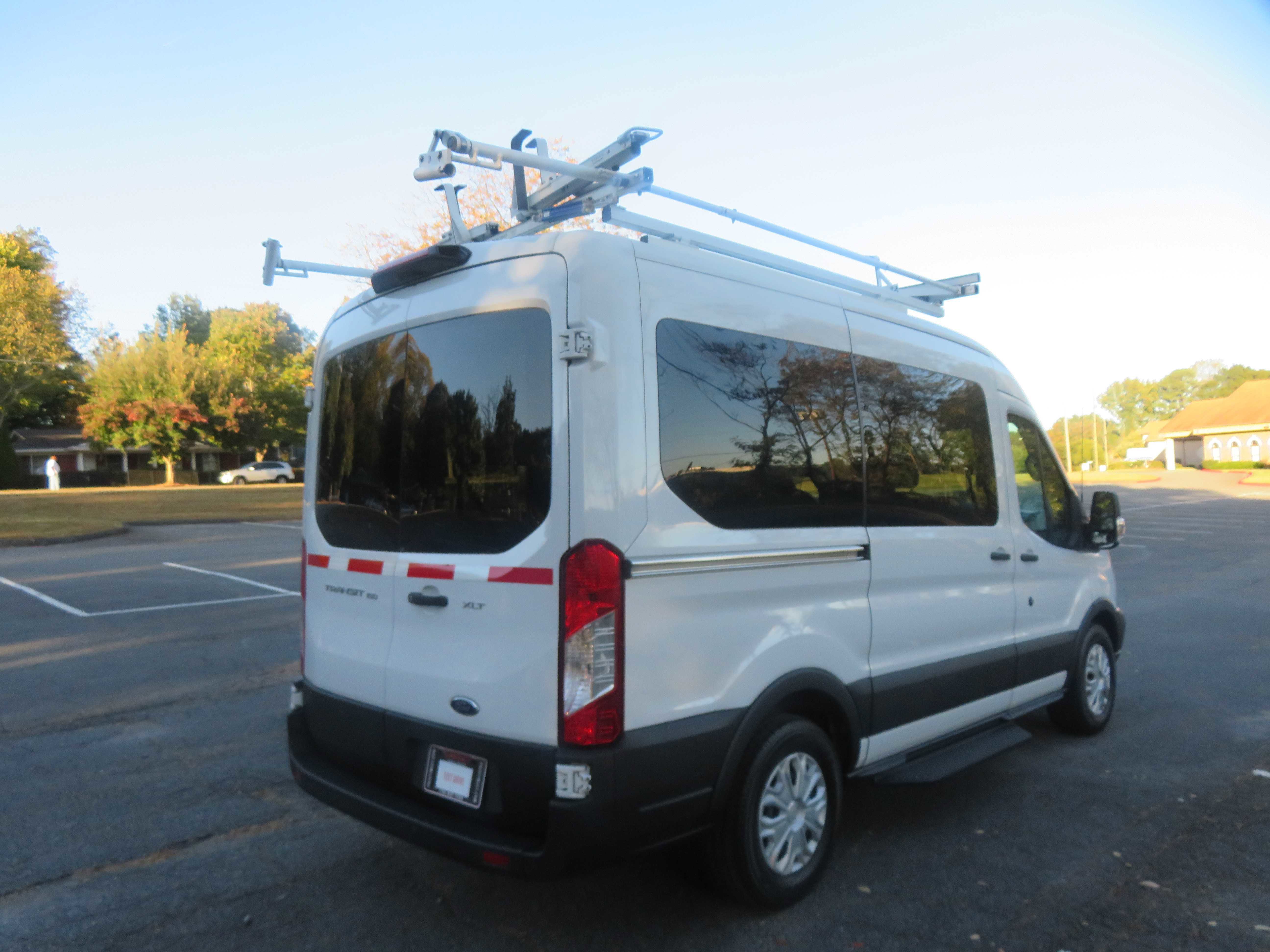 Used 2018 Ford Transit 150 XLT image 4