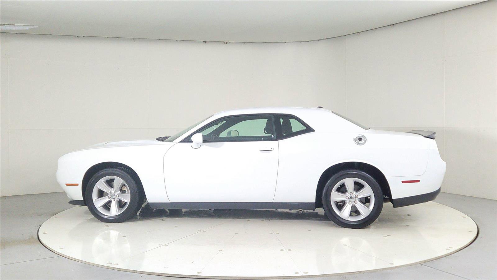 Used 2023 Dodge Challenger SXT image 4