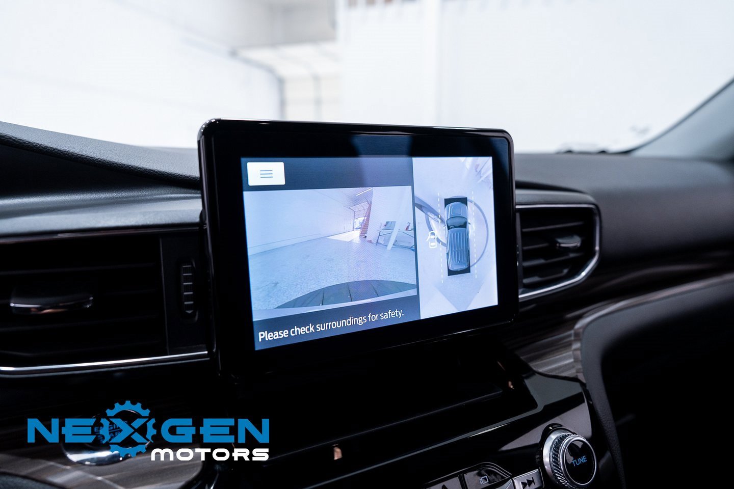 Used 2023 Ford Explorer Limited image 31