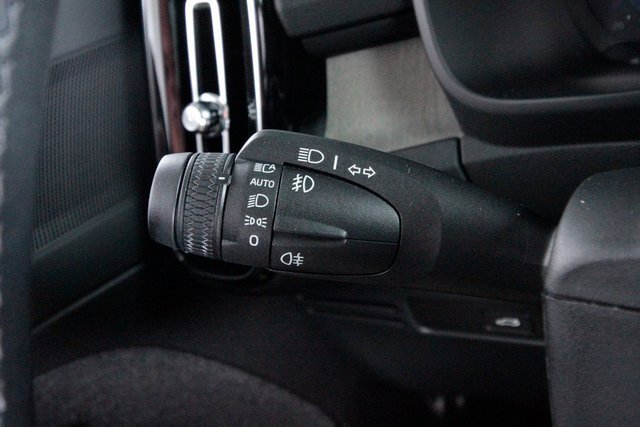 Certified 2025 Volvo XC40 B5 Core w/ Protection Package Premier image 19