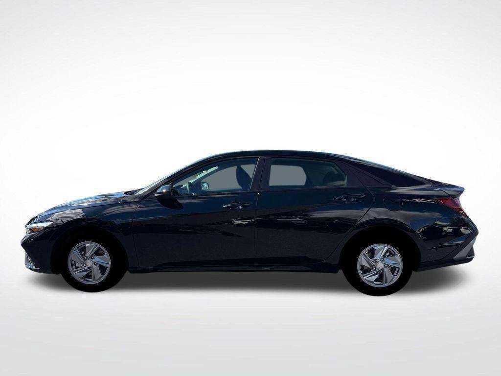 New 2026 Hyundai Elantra SE w/ Cargo Package FWD image 3