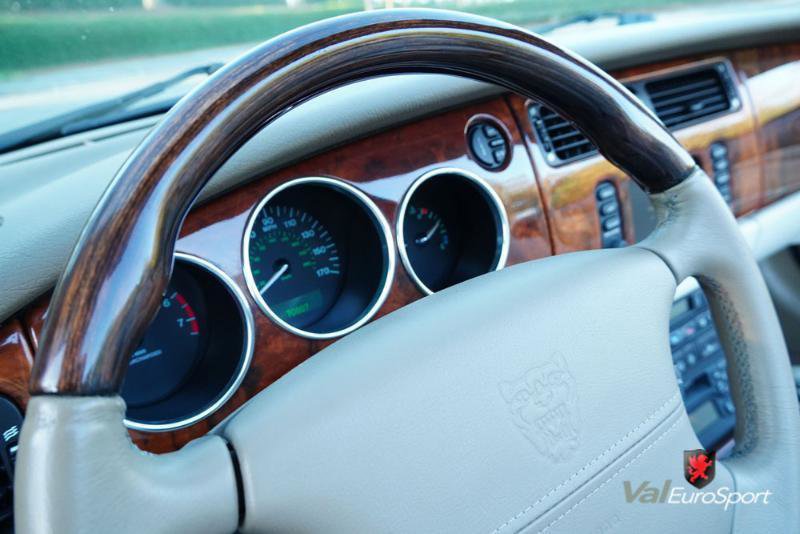 Used 2003 Jaguar XK8 Convertible image 24