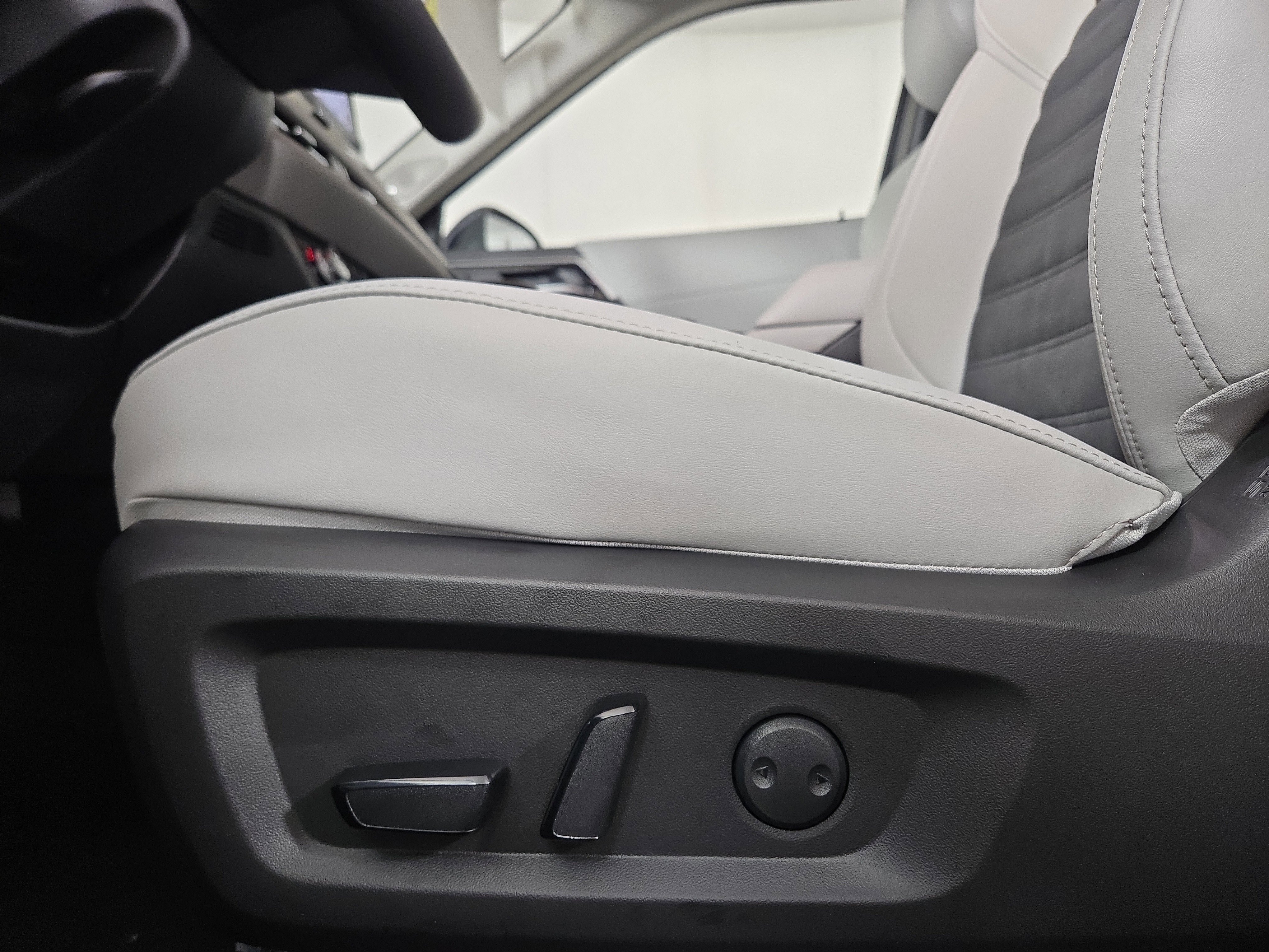 New 2026 Mitsubishi Outlander SE image 31