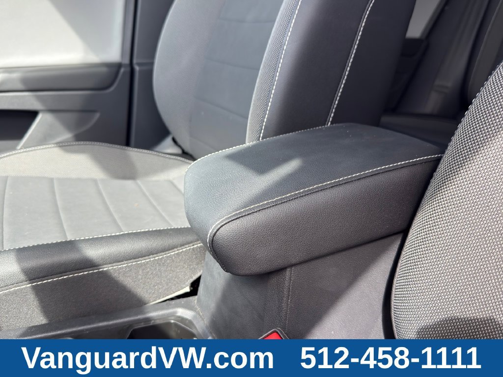 Used 2022 Volkswagen Taos SE w/ Driver Assistance Package FWD image 12