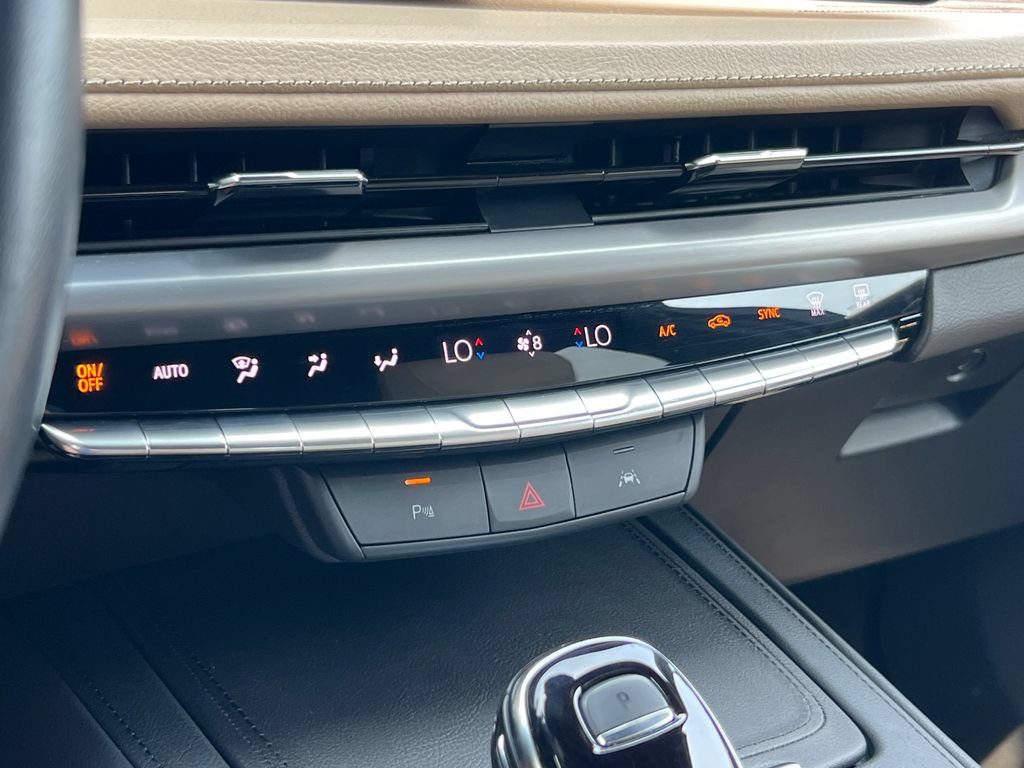 Used 2025 Cadillac XT4 Premium Luxury FWD image 43